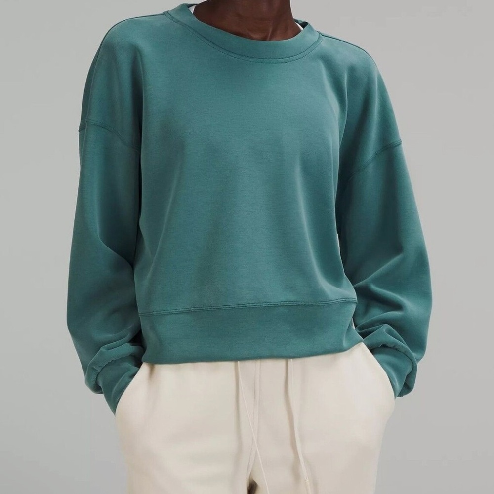 Lululemon Softstreme Perfectly Oversized Cropped Crew in Green